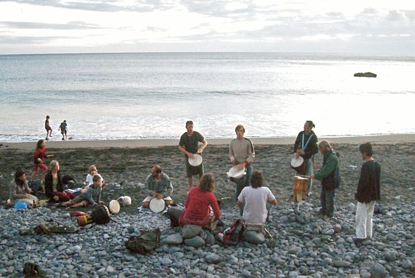 Sonnenuntergangstrommler in Playa de le Calera auf La Gomera