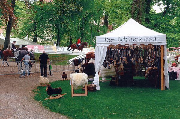 Springende Pferde und schaukelnde Schafe... Burgturnier und Gartenfestival Nörten-Hardenberg
