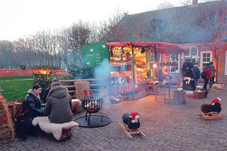 Weihnachtsmarkt Schloß Lütetsburg