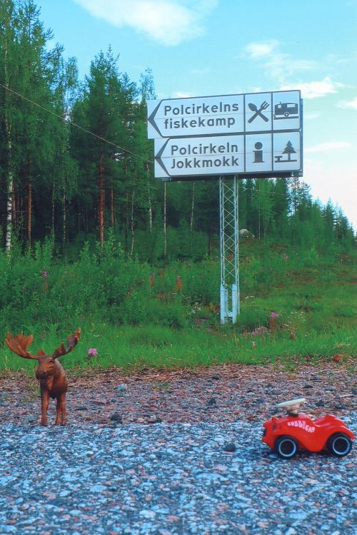 unser Gel&auml;ndewagen auf schwedischer Stra&szlig;e...