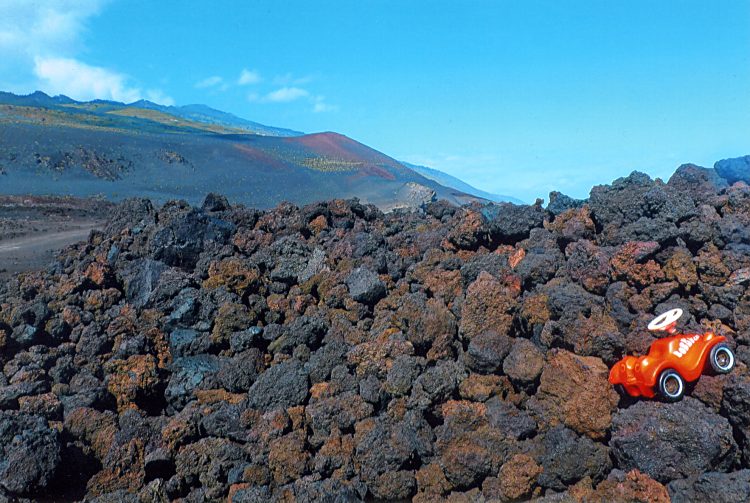 ... zu den Vulkanen mit unserem Gel&auml;ndewagen ...
