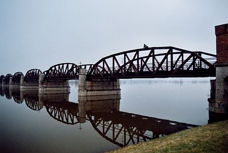 Janosch auf Brücke