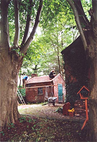 Das Backhaus bekommt eine neue Mütze