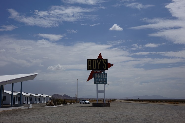 ...das muß sein : einen Kaffee bei Roy´s in der Sonorawüste