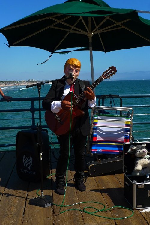 ...und singen kann er auch nicht!